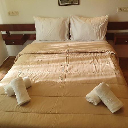 Residencial Campo-Mar By Umbral Hotel Portimao Luaran gambar A bed with a duvet