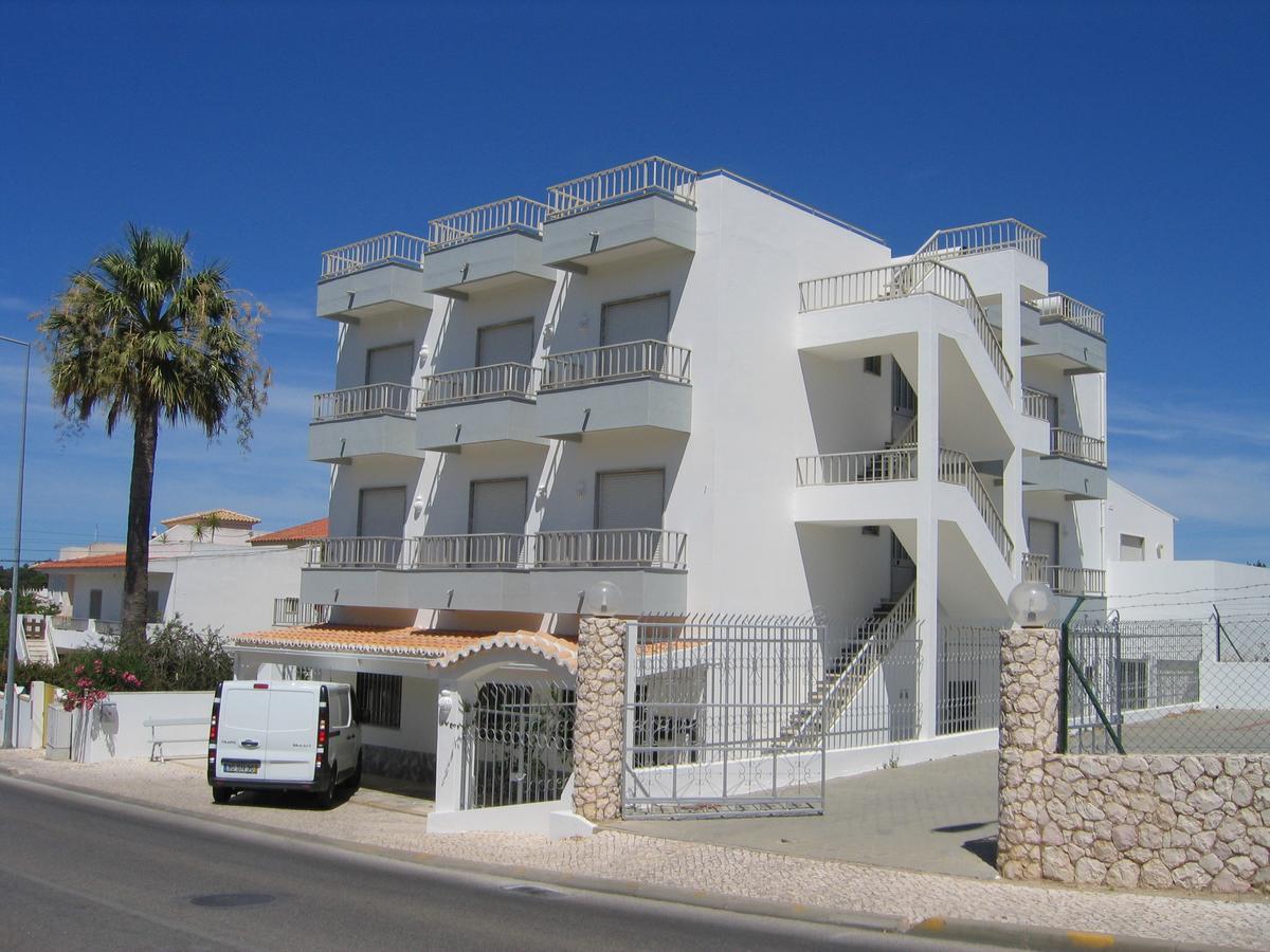 Residencial Campo-Mar By Umbral Hotel Portimao Luaran gambar A typical apartment block in the town